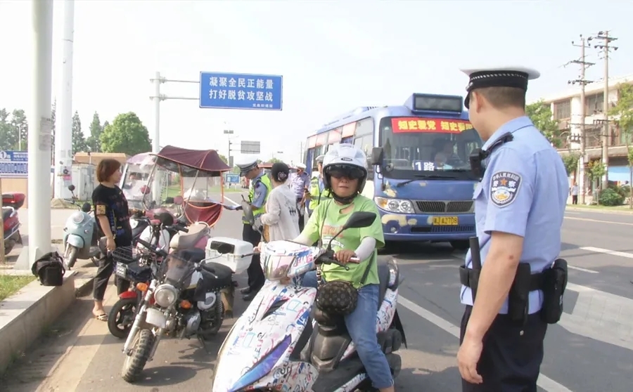 【交通顽瘴痼疾整治】区公安分局交警大队开展电动车摩托车专项整治行动
