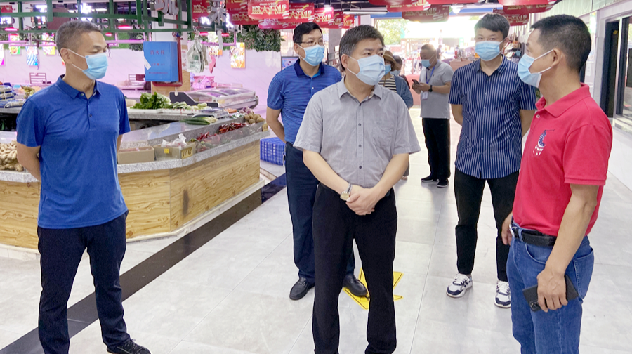 胡晓明督导疫情防控工作时强调： 要落实落细农贸市场疫情防控措施 用心用情做好疫苗接种服务工作