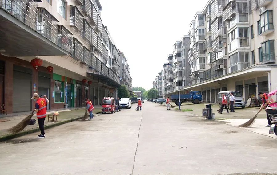 金凤街道组织社矫人员参加义务劳动