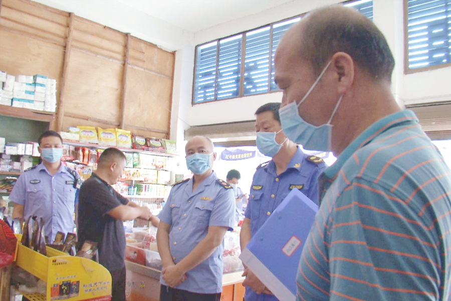 多部门联合执法进行烟花爆竹打非治违专项整治行动