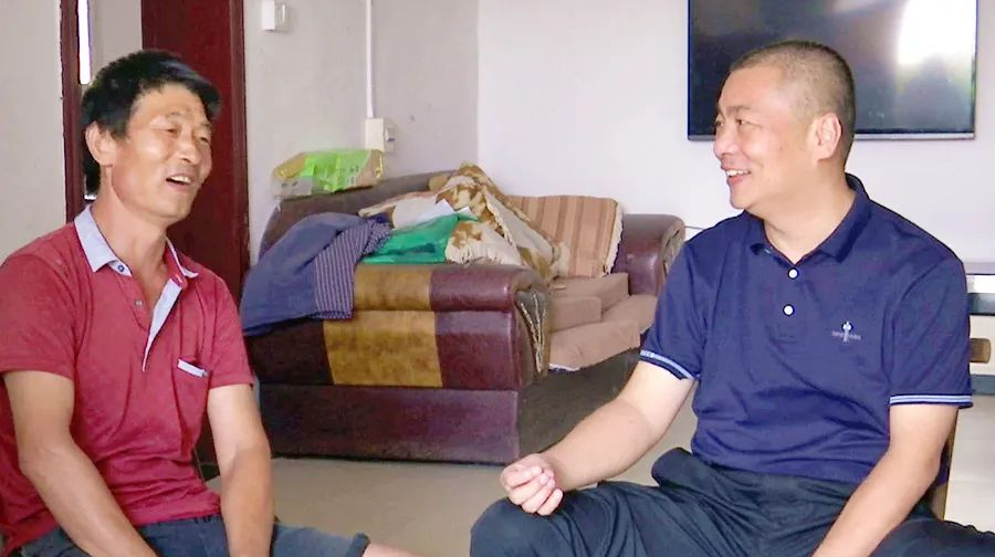 区党委书记刘爱军中秋节前走访结对脱贫户
