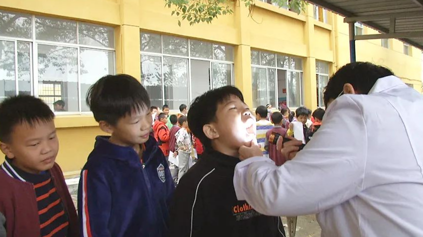 【我为群众办实事】区卫健局：关爱学生促成长 健康体检进校园