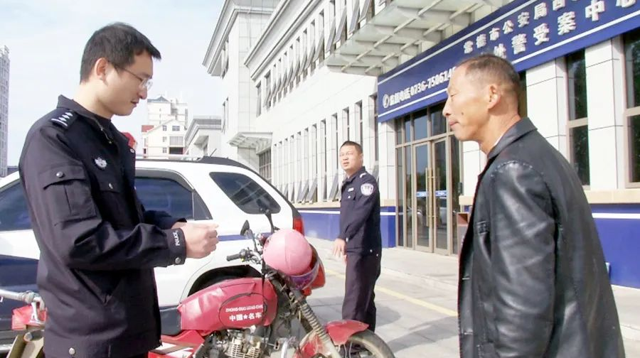 【我为群众办实事】摩托车失而复得 群众上门致谢