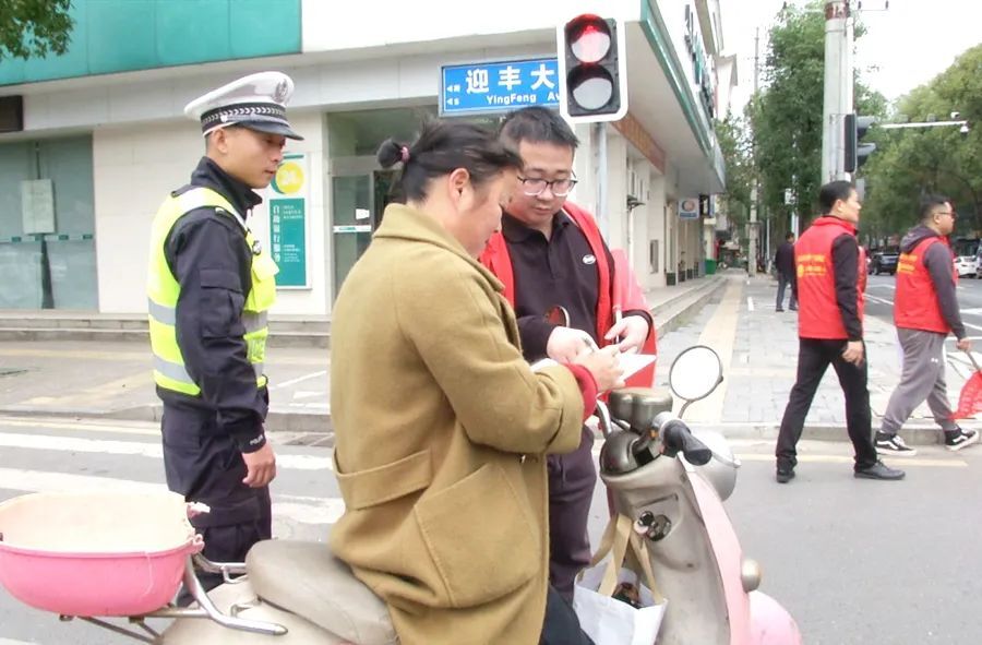 【交通顽瘴痼疾整治】龙泉街道育才社区开展道路交通安全宣传劝导活动