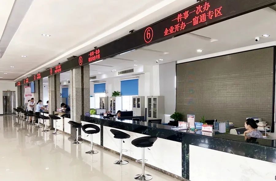 区行政审批局：提升政务服务效能 提高企业、群众满意度