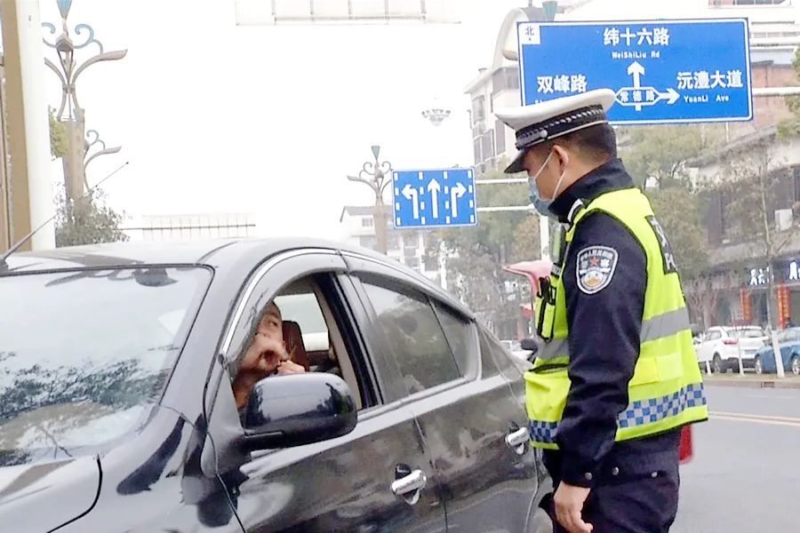 【交通顽瘴痼疾整治】区公安分局交警大队开展常态化交通整治行动