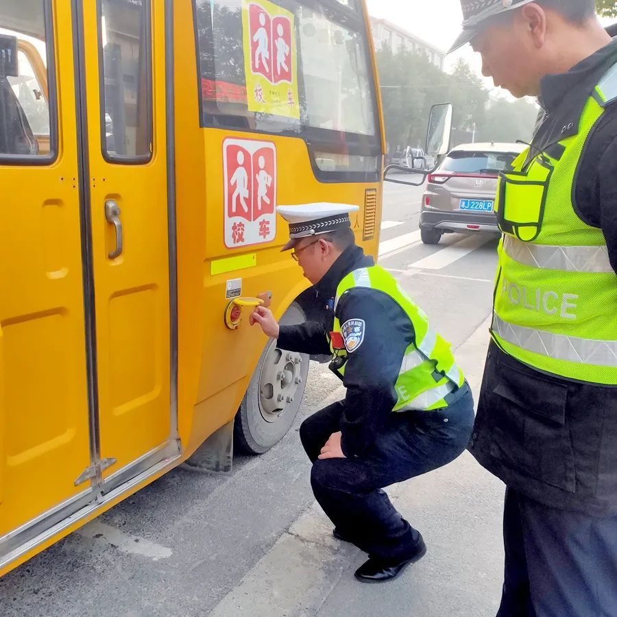【交通顽障痼疾整治】西洞庭管理区开展校车安全专项检查 杜绝校车“带病”上路