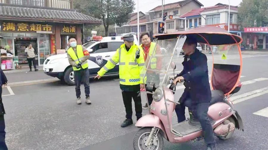 金凤街道：紧盯重点路段 加强道路安全排查