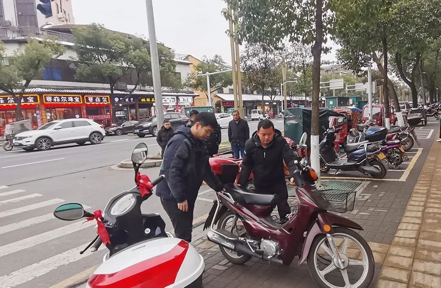 【我为群众办实事】龙泉街道：加强城市管理，营造舒适整洁节日环境