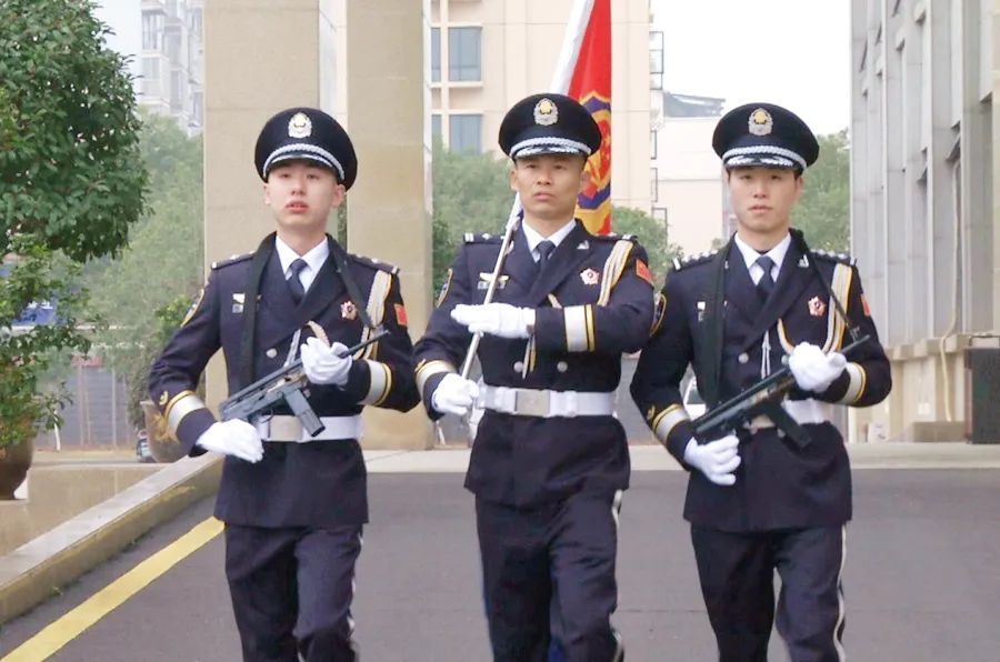 致敬警旗！西洞庭公安分局举行中国人民警察节升警旗仪式