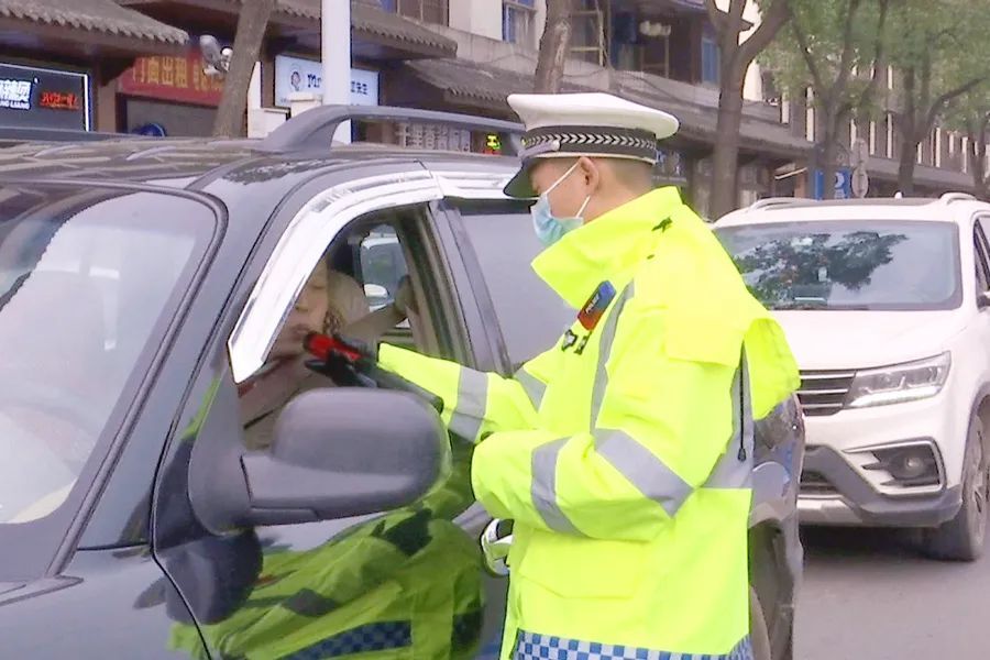 西洞庭公安分局开展节前道路交通安全检查