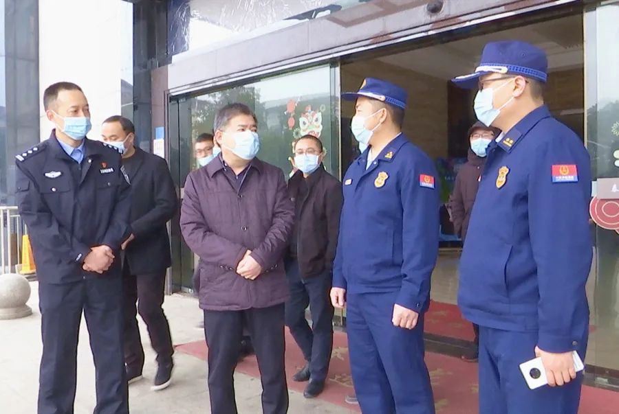 胡晓明实地调研安全生产和疫情防控工作