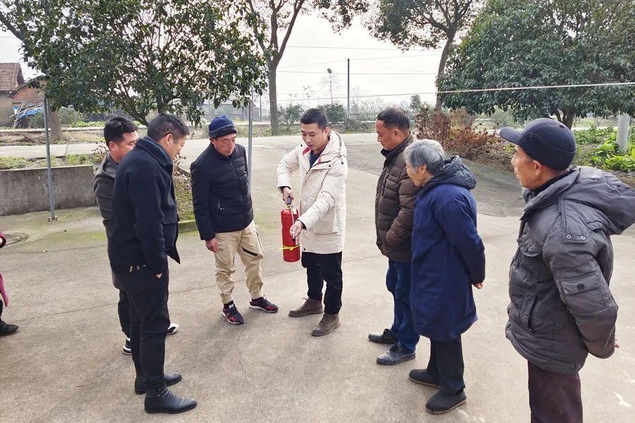 【新春走基层】祝丰镇开展春节前“入户式”消防宣传 筑牢安全防线