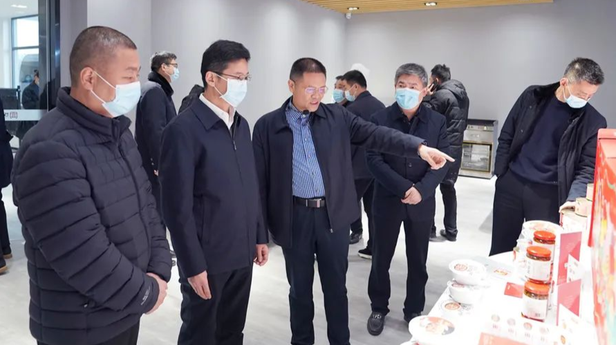 【常德日报】曹志强在西湖、西洞庭管理区和安乡县调研时强调：大力发展湖区特色产业 在推进乡村振兴中走在前列