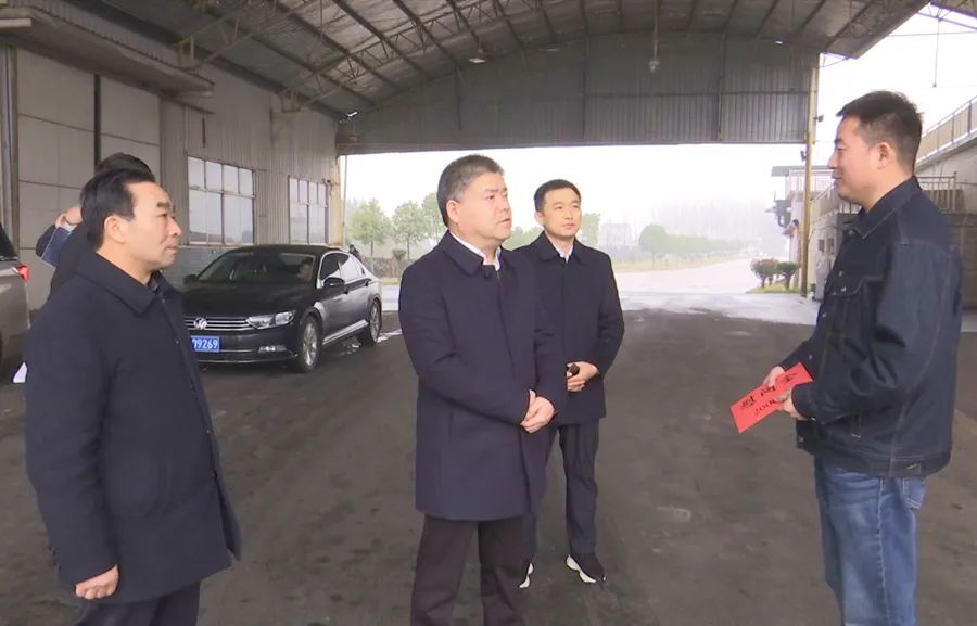 胡晓明春节前深入企业走访慰问