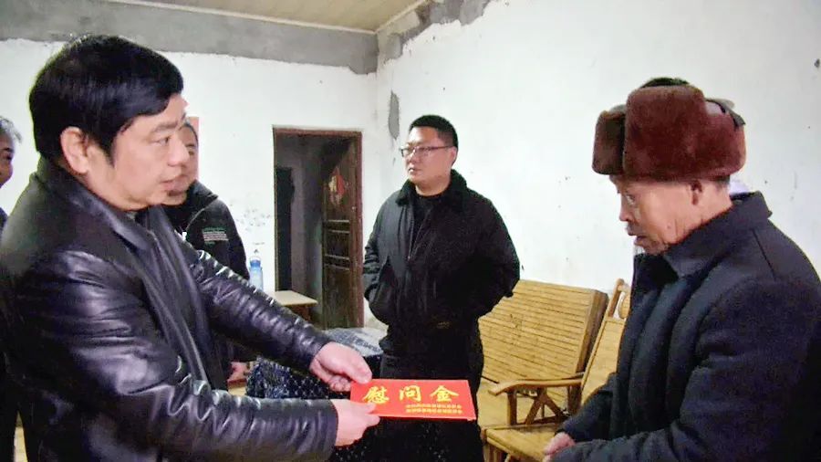 罗振军春节前走访慰问送温暖