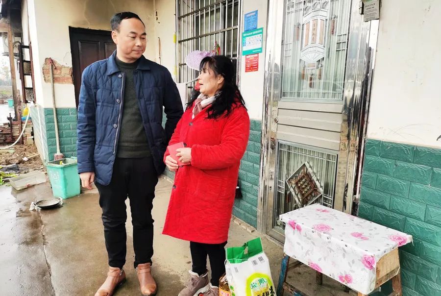 郭蕾春节前走访慰问送温暖