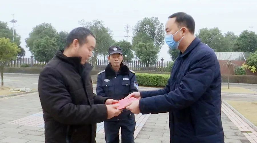 郭蕾走访慰问春节期间坚守一线的值班人员