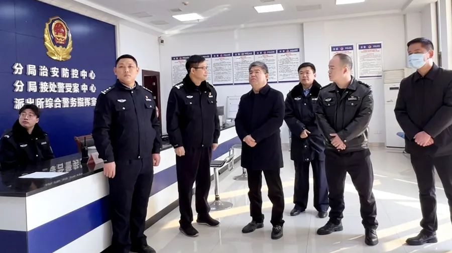 胡晓明在看望慰问春节期间值班值守工作人员时强调：严格落实安全生产和疫情防控举措，保障全区人民平安过年