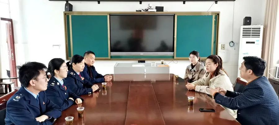 西洞庭开展资助困难学生 关爱留守儿童活动