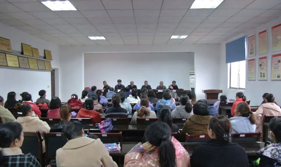 金凤街道举办2022年度庆“三八”暨“好婆婆、好媳妇、巾帼建功标兵”表彰大会