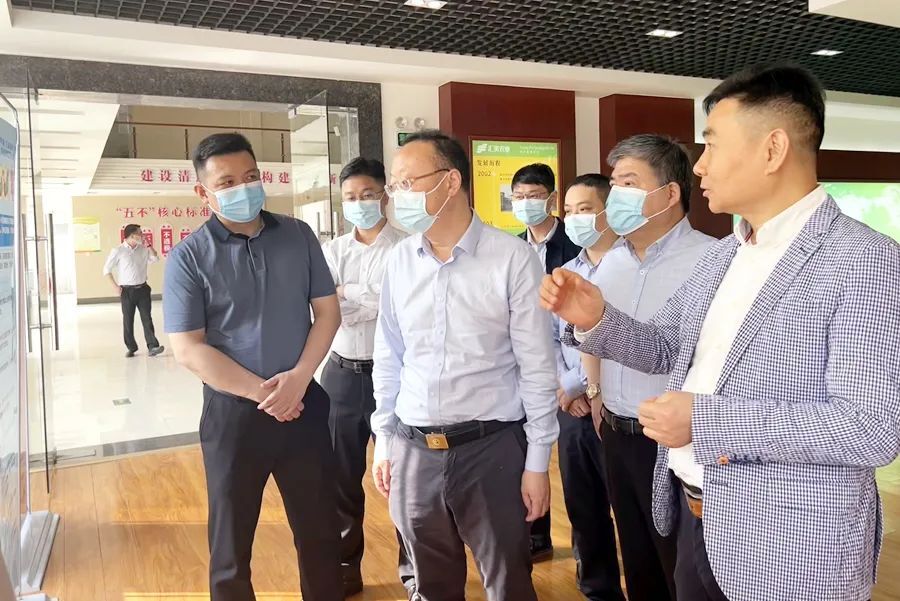 何艺辉到西洞庭管理区调研