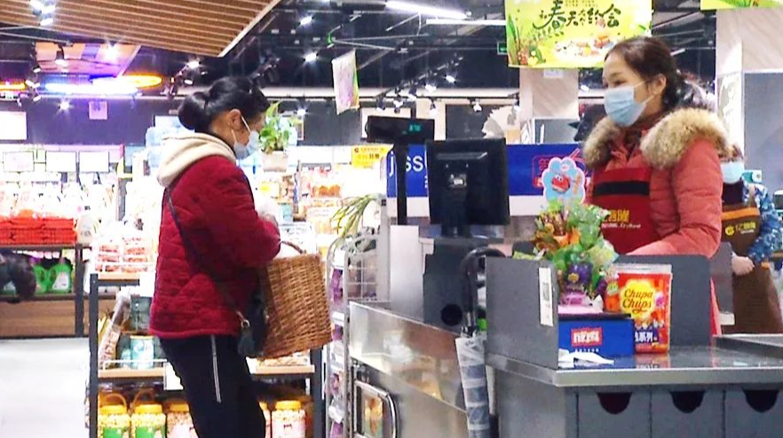 【疫情防控 西洞庭在行动】我区超市货品供应正常 请居民戴口罩选购