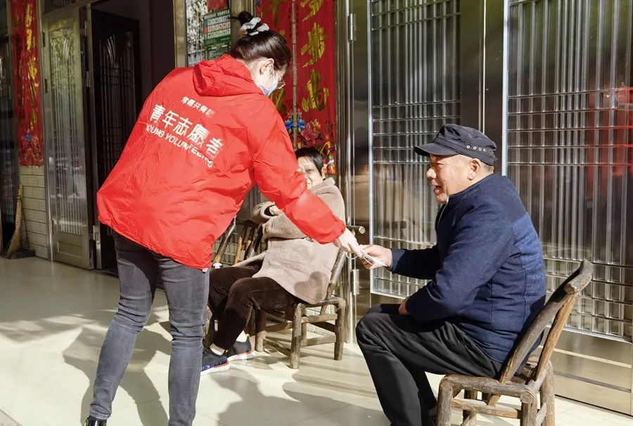 【疫情防控 西洞庭在行动】团区委开展“戴口罩 强防疫”文明宣传劝导志愿服务活动