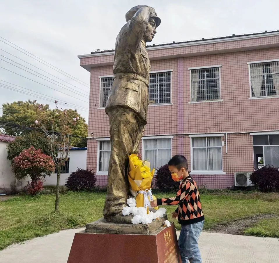 金凤幼儿园开展“缅怀先烈，润泽童心”清明节主题教育活动