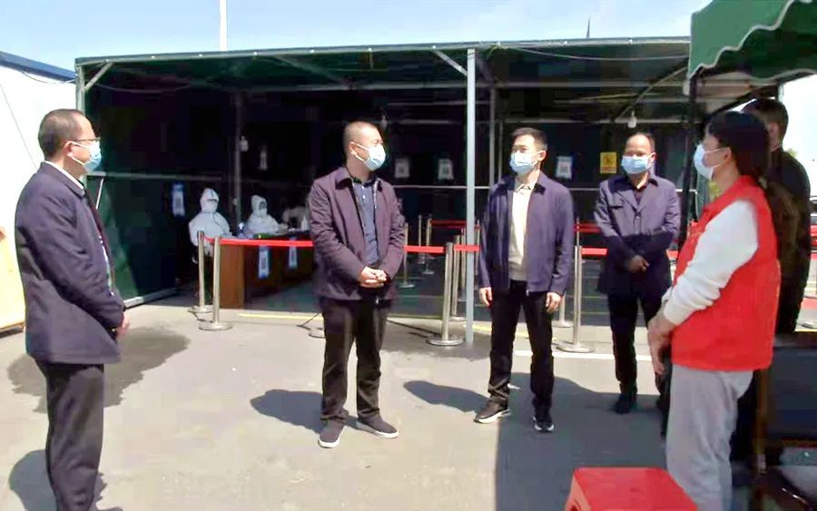 刘爱军走访慰问一线防疫工作者