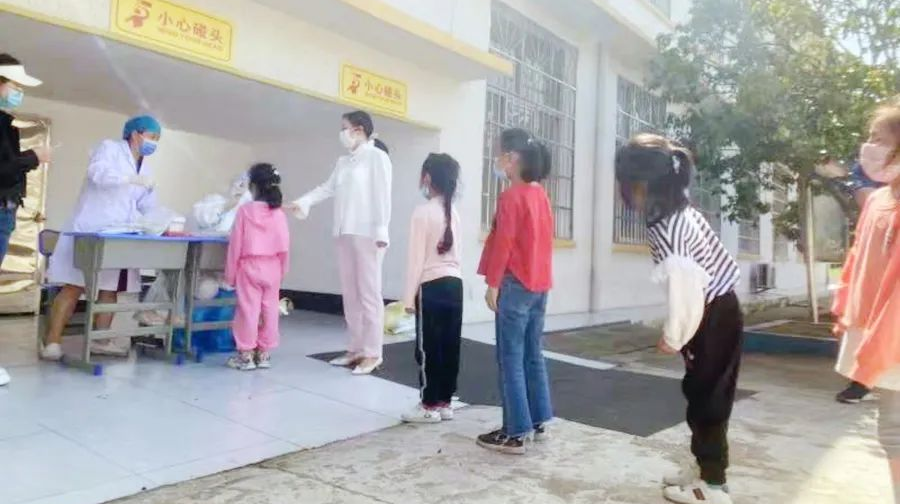 金凤完小：全校师生核酸检测 切实筑牢校园防线
