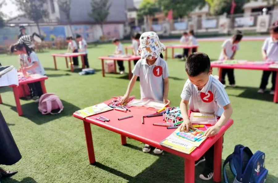 区中心幼儿园：我是生活小能手 自己事情自己做