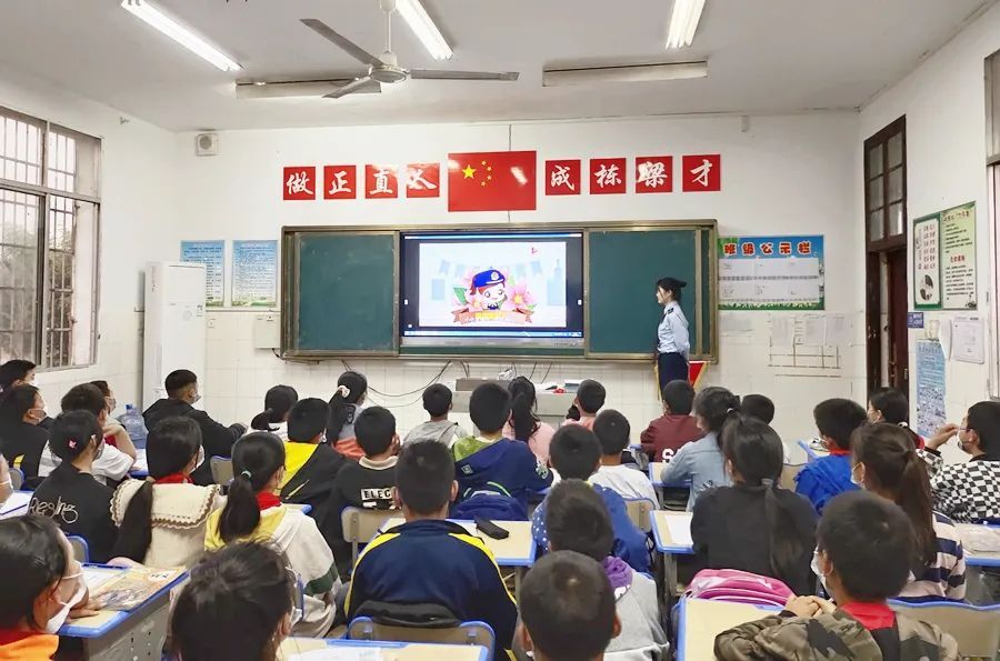 两西税务局：税收宣传进校园 讲好人生第一堂税法课