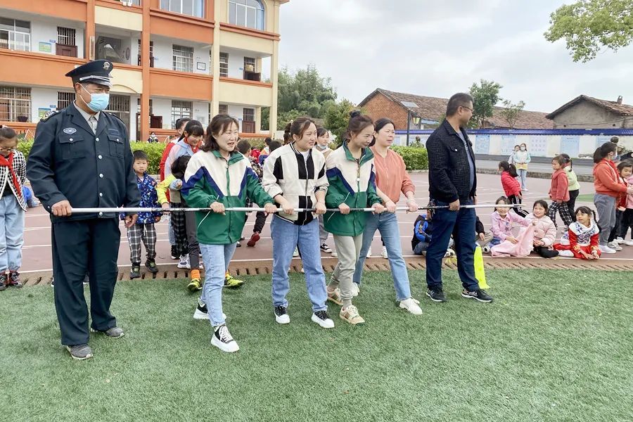 龙泉完小开展“我健康 我快乐”庆祝活动