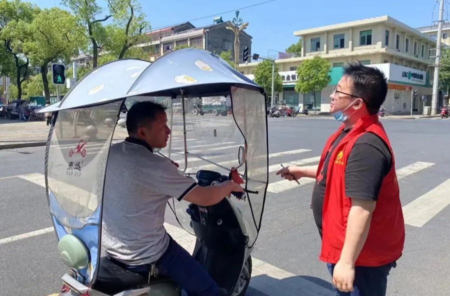 【交通顽瘴痼疾整治】龙泉街道开展交通顽瘴痼疾“戴帽工程”整治行动