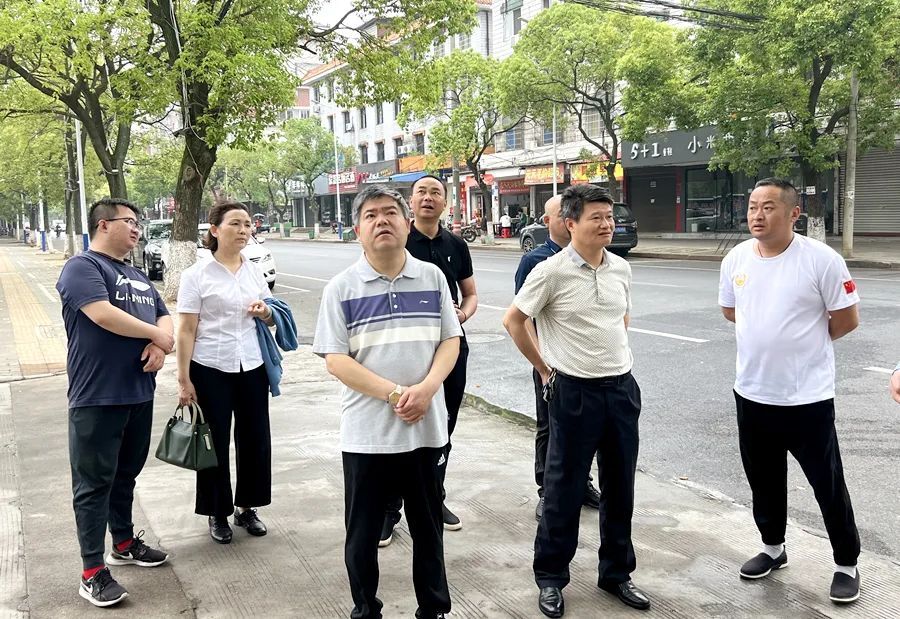 胡晓明实地督导检查自建房及老旧房屋安全隐患排查工作