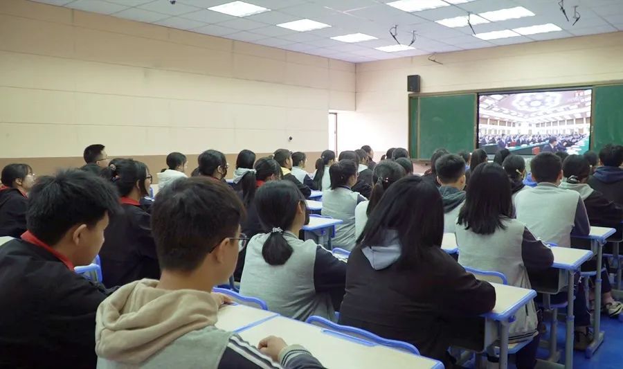 西洞庭青年教师和学生热议庆祝中国共产主义青年团成立100周年大会