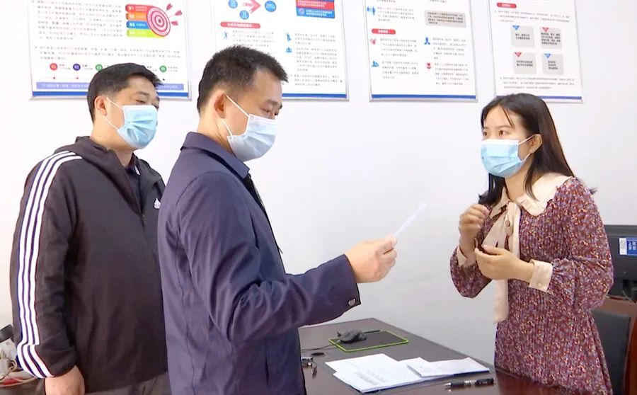 西洞庭“走流程、解难题、优服务”郑涵文深入区教育局体验办事流程