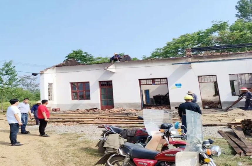 清水塘社区吸毒史人员房屋起火后，金凤街道帮扶也“火”了