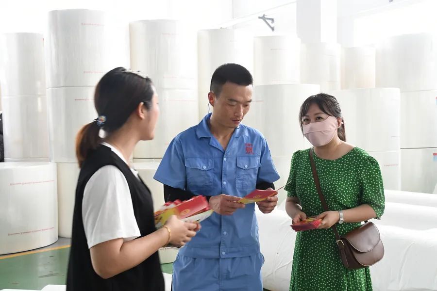 区工会：送法进企 学习宣传贯彻新版《工会法》