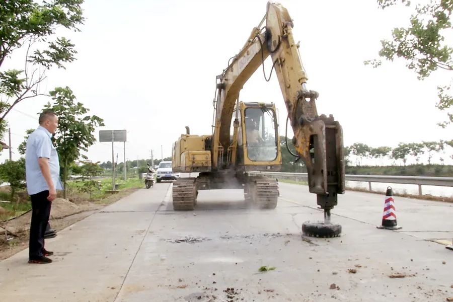 区乡公路管理处：开展道路破碎板处置工程 全面提升道路安全