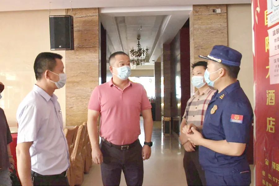 王亮带队督导检查安全生产工作