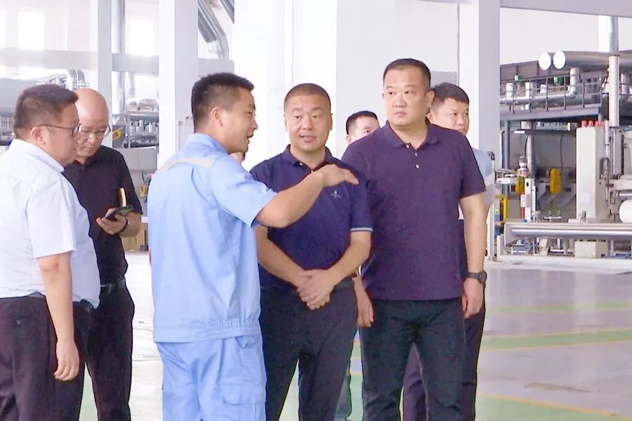 区党委书记刘爱军深入企业进行实地调研