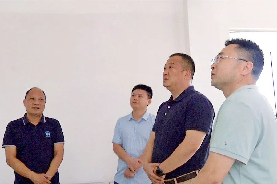 王亮深入金凤街道督导乡村振兴和防汛备汛工作