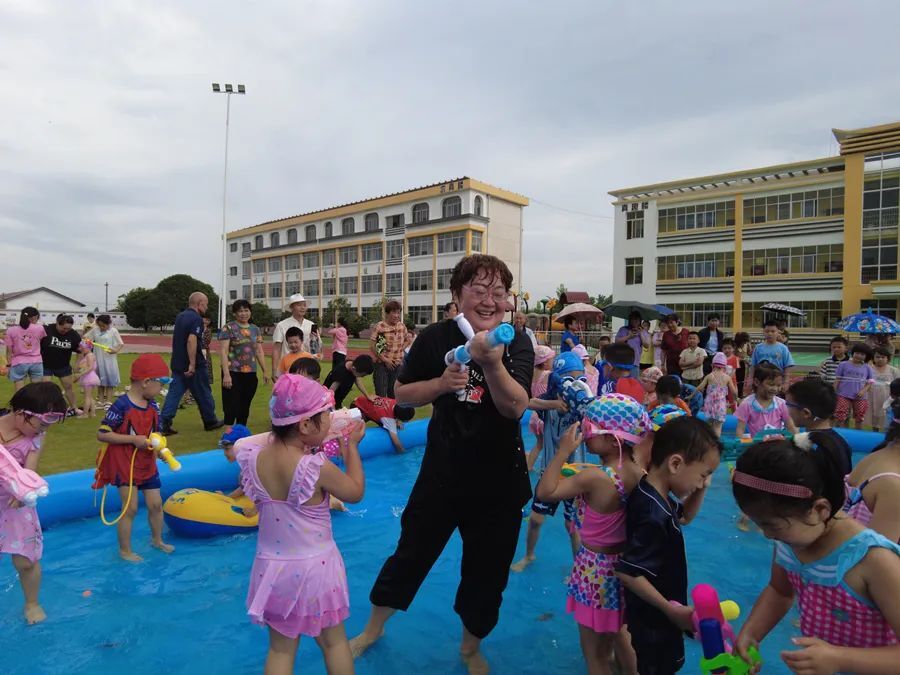嗨翻了! 祝丰幼儿园开启“智趣玩水，泡沫之夏”夏日party模式