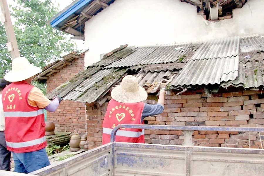 金凤街道偏杂房屋拆除工作稳步进行中