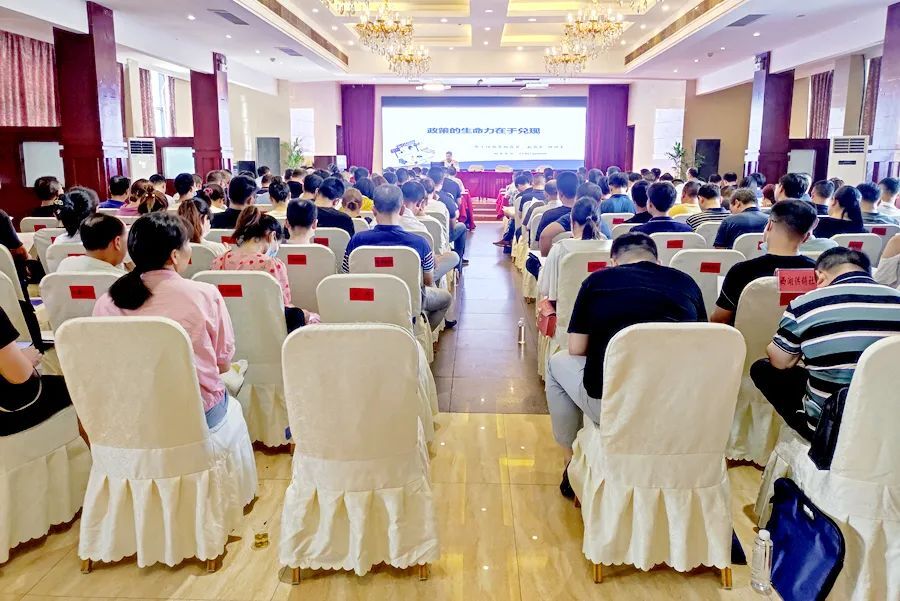 西洞庭、西湖举行百名干部联百企“送解优”集中宣讲活动