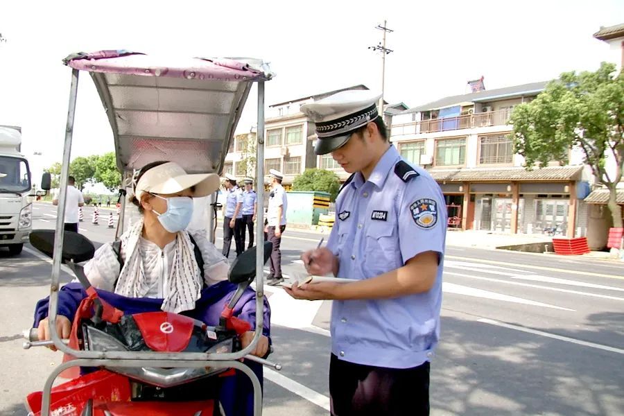 【交通顽瘴痼疾整治】重拳出击，铁腕治理——西洞庭多部门联合开展严查“四类”车辆违法行为整治行动