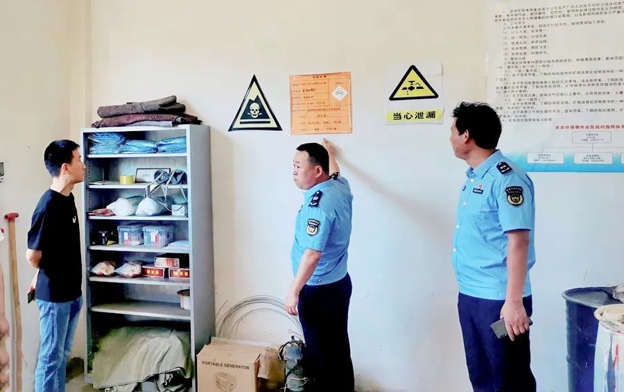 常德市生态环境局西洞庭分局开展危险废物帮扶指导工作