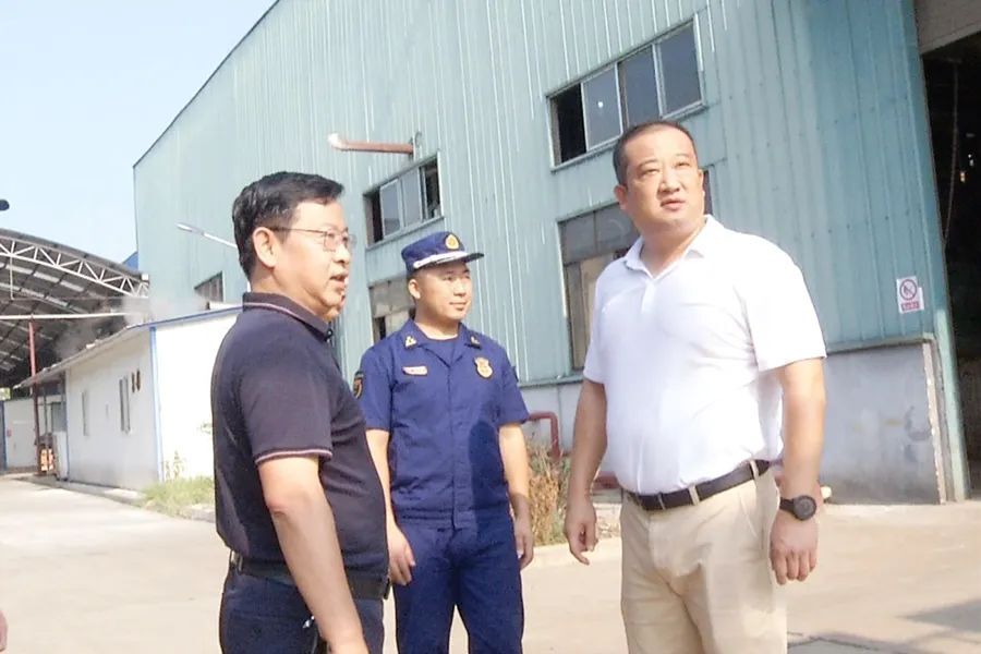 王亮实地督导园区企业安全生产工作